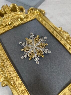 Vintage Best Brand Gold & Silver Snowflake Brooch